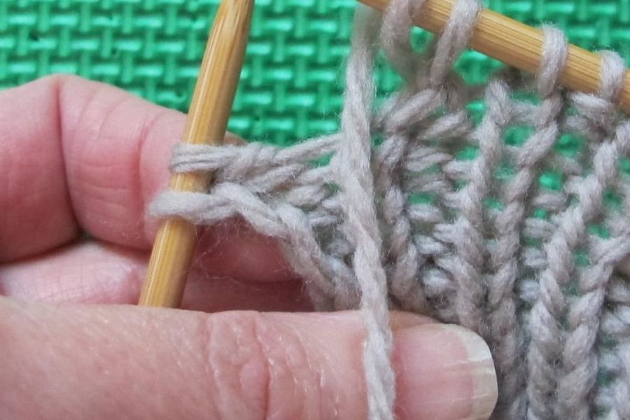 knitting yarn position