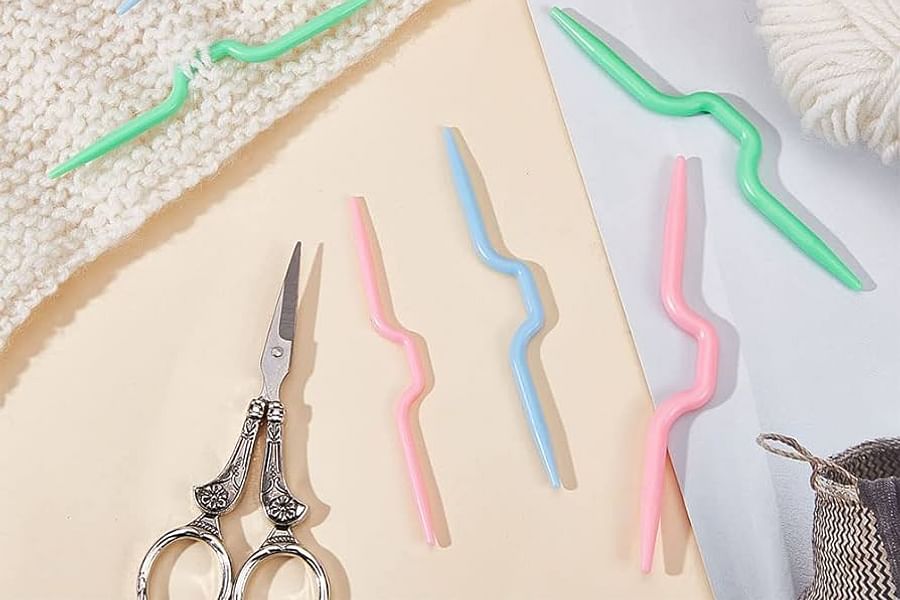 Cable knitting needles