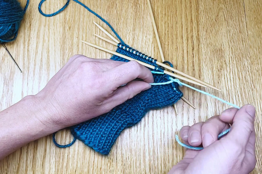 Knitting stitch holders