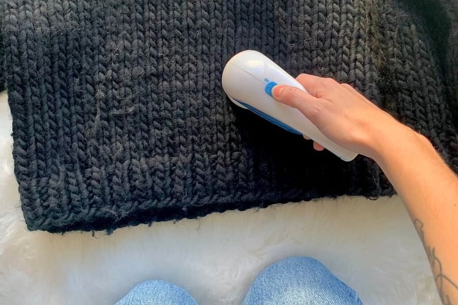 draining water from knitted item